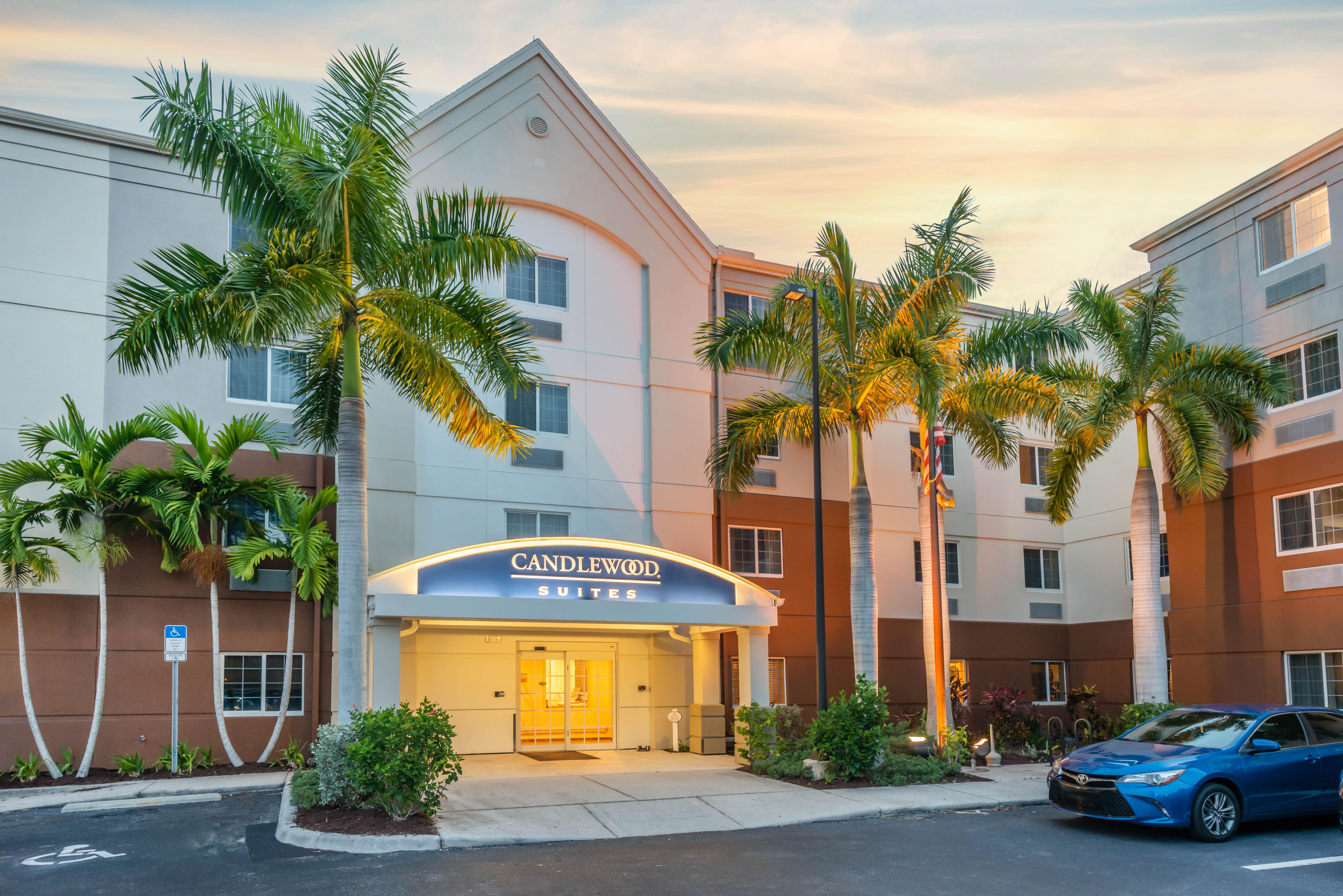 Candlewood Suites Fort Myers/Sanibel Gateway By Ihg Eksteriør bilde
