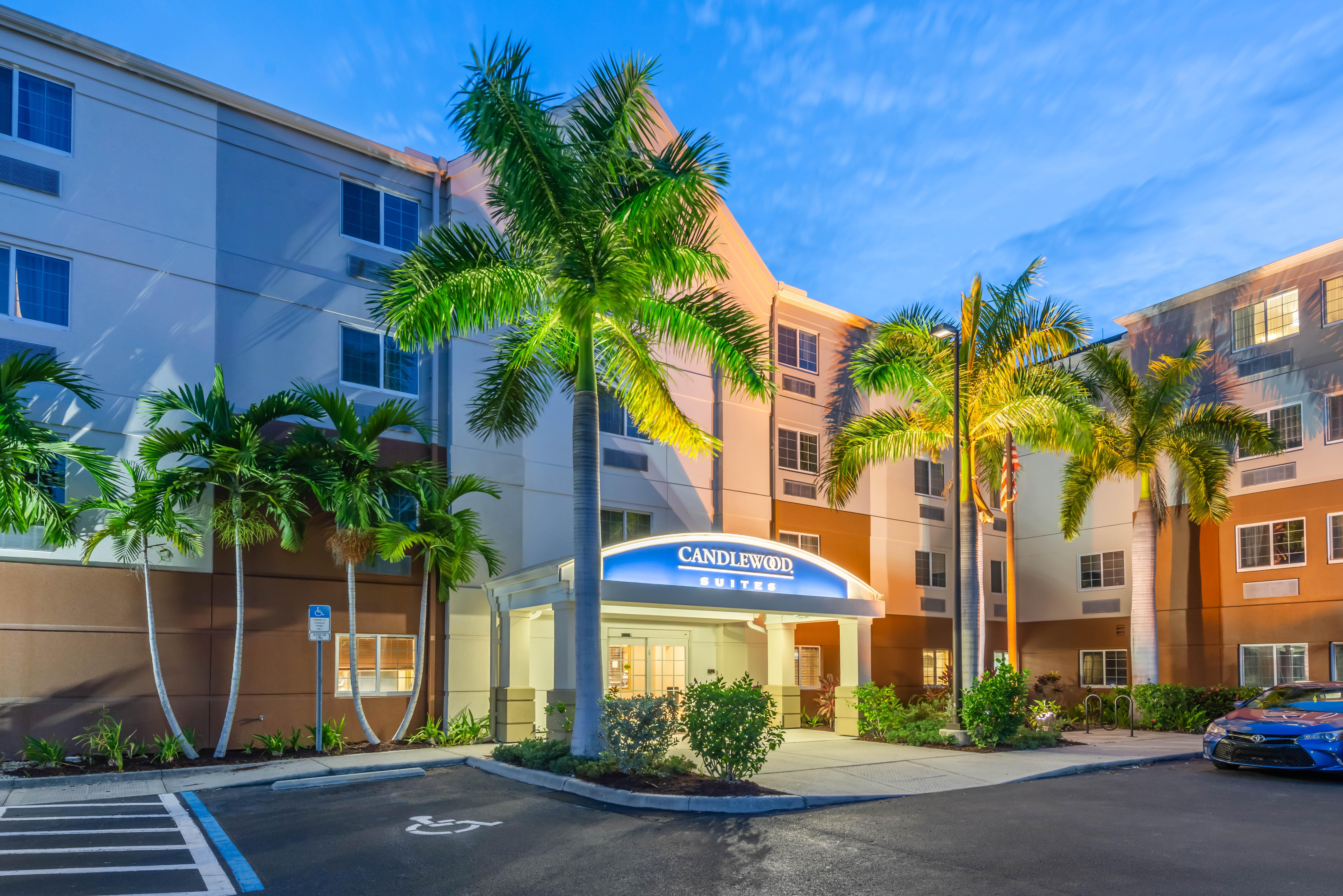 Candlewood Suites Fort Myers/Sanibel Gateway By Ihg Eksteriør bilde